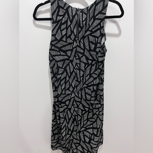 S Dress - Picture 2 of 3